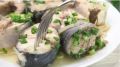 Скумбрия на луковой подушке: простой и быстрый рецепт