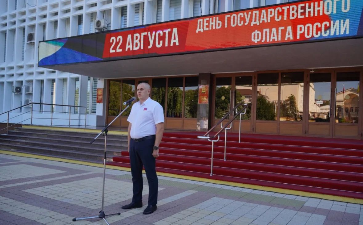 В Новороссийске празднование Дня Государственного флага России стартовало со спортивного забега и торжественных церемоний поднятия триколора В Новороссийске празднование Дня Государственного флага России стартовало со спортивного забега и торжественных церемоний поднятия триколора
