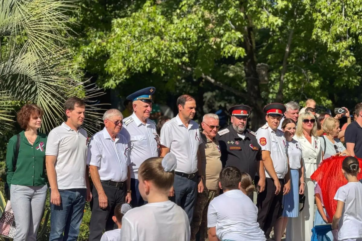 Торжественные церемонии поднятия Государственного флага прошли во всех районах Сочи Торжественные церемонии поднятия Государственного флага прошли во всех районах Сочи