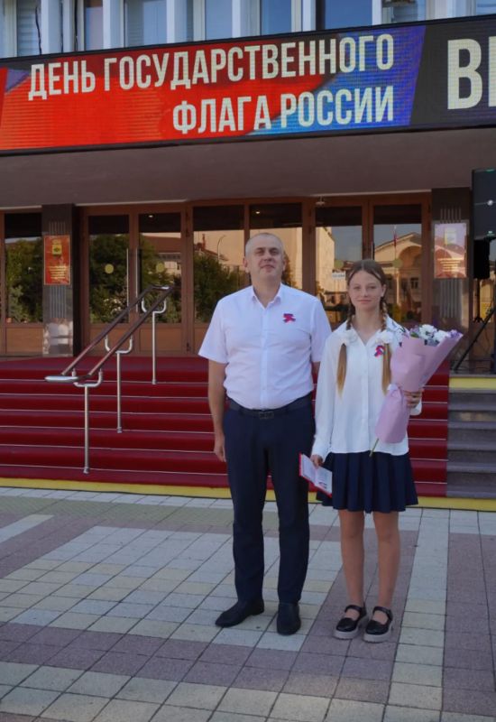 В Новороссийске празднование Дня Государственного флага России стартовало со спортивного забега и торжественных церемоний поднятия триколора В Новороссийске празднование Дня Государственного флага России стартовало со спортивного забега и торжественных церемоний поднятия триколора