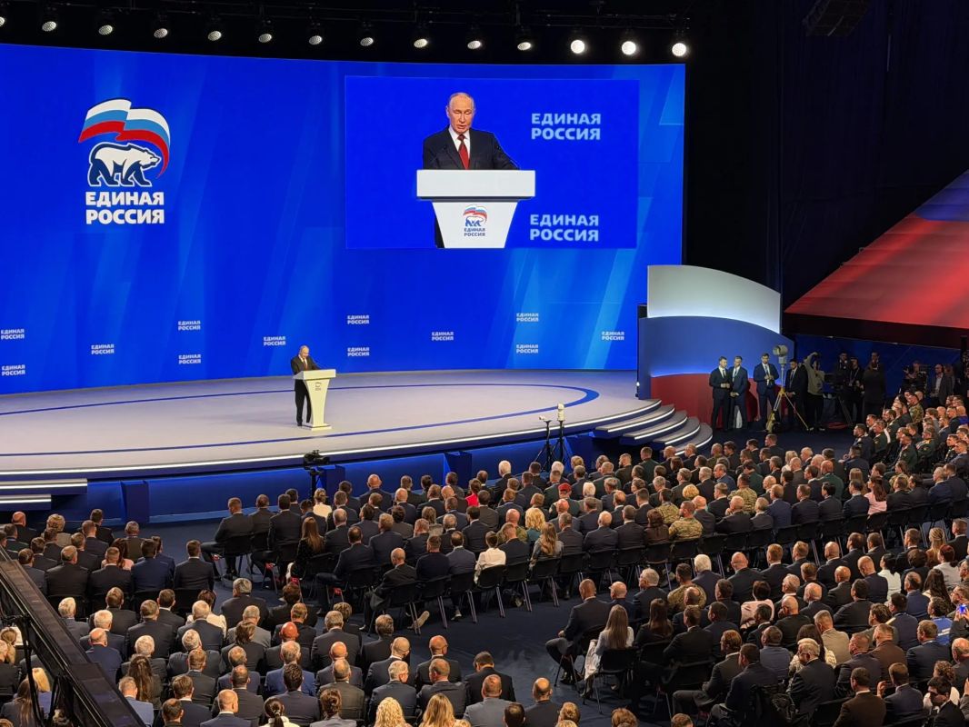 Евгений Наумов: В этот знаковый для России день в столице нашей Родины прошёл второй этап XXIII съезда «Единой России» Евгений Наумов: В этот знаковый для России день в столице нашей Родины прошёл второй этап XXIII съезда «Единой России»