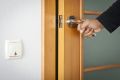 Массовый отзыв объявлений о продаже жилья: что стоит за этой тенденцией?