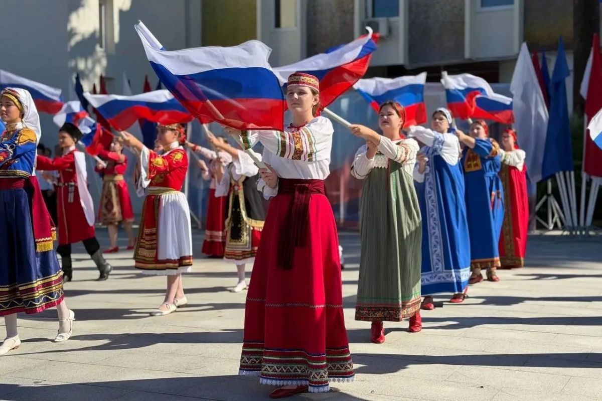 Торжественные церемонии поднятия Государственного флага прошли во всех районах Сочи Торжественные церемонии поднятия Государственного флага прошли во всех районах Сочи