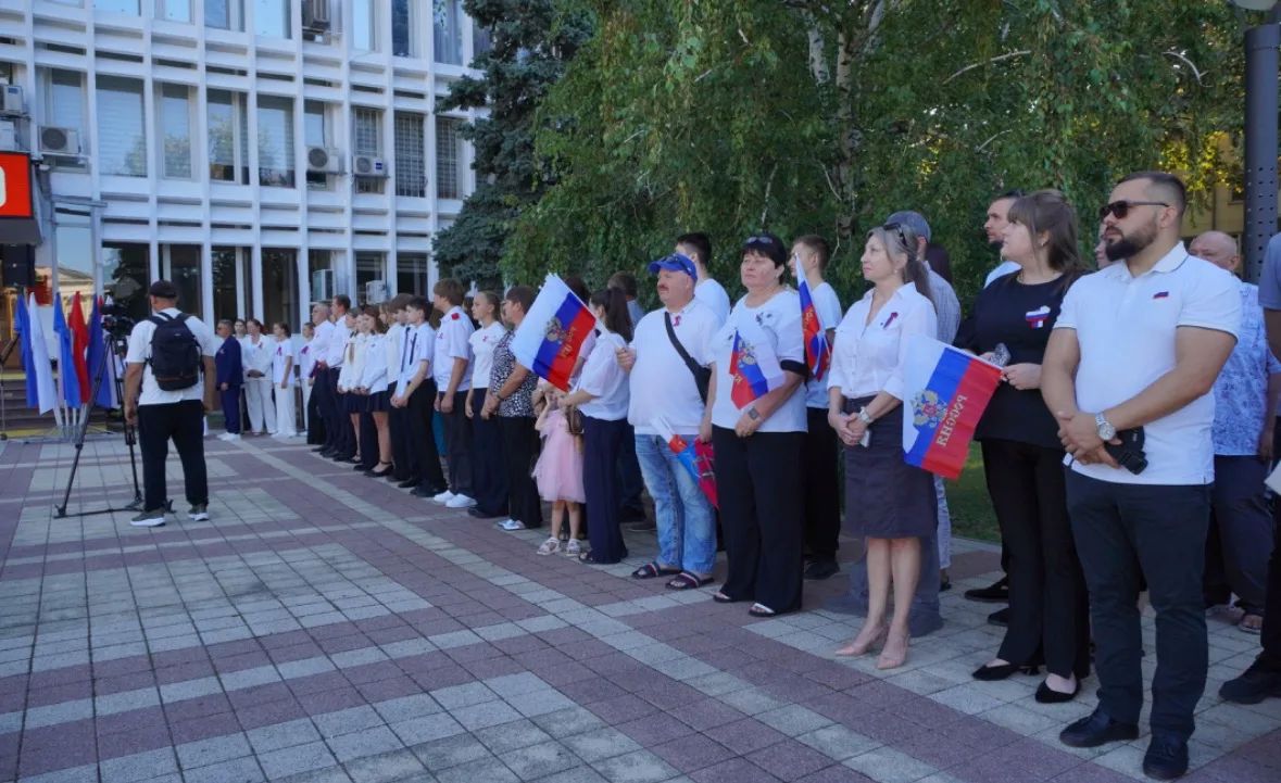 В Новороссийске празднование Дня Государственного флага России стартовало со спортивного забега и торжественных церемоний поднятия триколора В Новороссийске празднование Дня Государственного флага России стартовало со спортивного забега и торжественных церемоний поднятия триколора