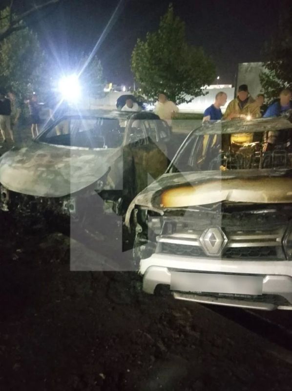 Сегодняшняя ночь в Краснодаре обернулась для некоторых автолюбителей проблемой — три машины почти полностью сгорели на Восточно-Кругликовской улице Сегодняшняя ночь в Краснодаре обернулась для некоторых автолюбителей проблемой — три машины почти полностью сгорели на Восточно-Кругликовской улице