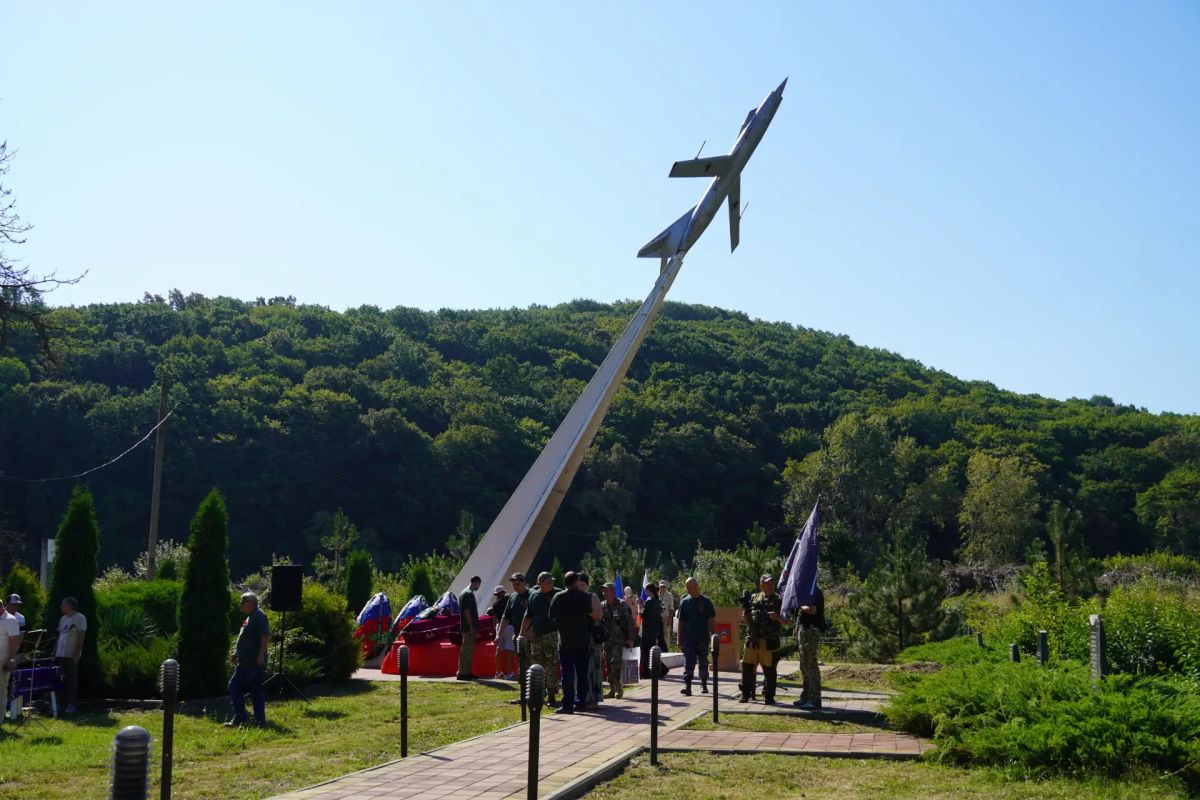 В Крымском районе перезахоронили останки советских воинов В Крымском районе перезахоронили останки советских воинов