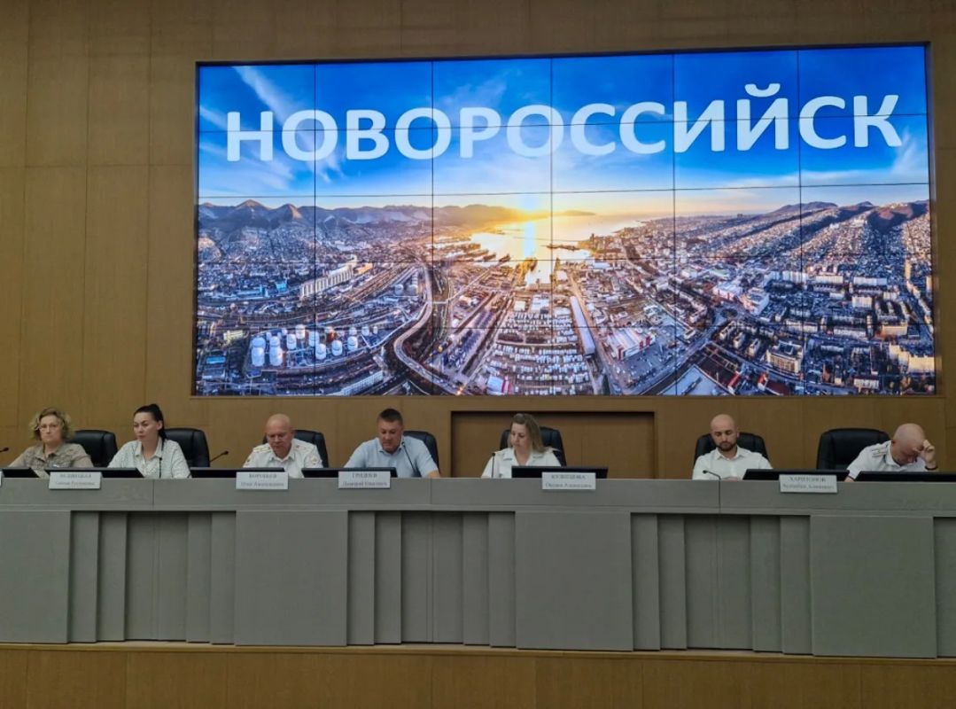 Новороссийские полицейские провели общегородское родительское собрание, посвящённое безопасности несовершеннолетних Новороссийские полицейские провели общегородское родительское собрание, посвящённое безопасности несовершеннолетних