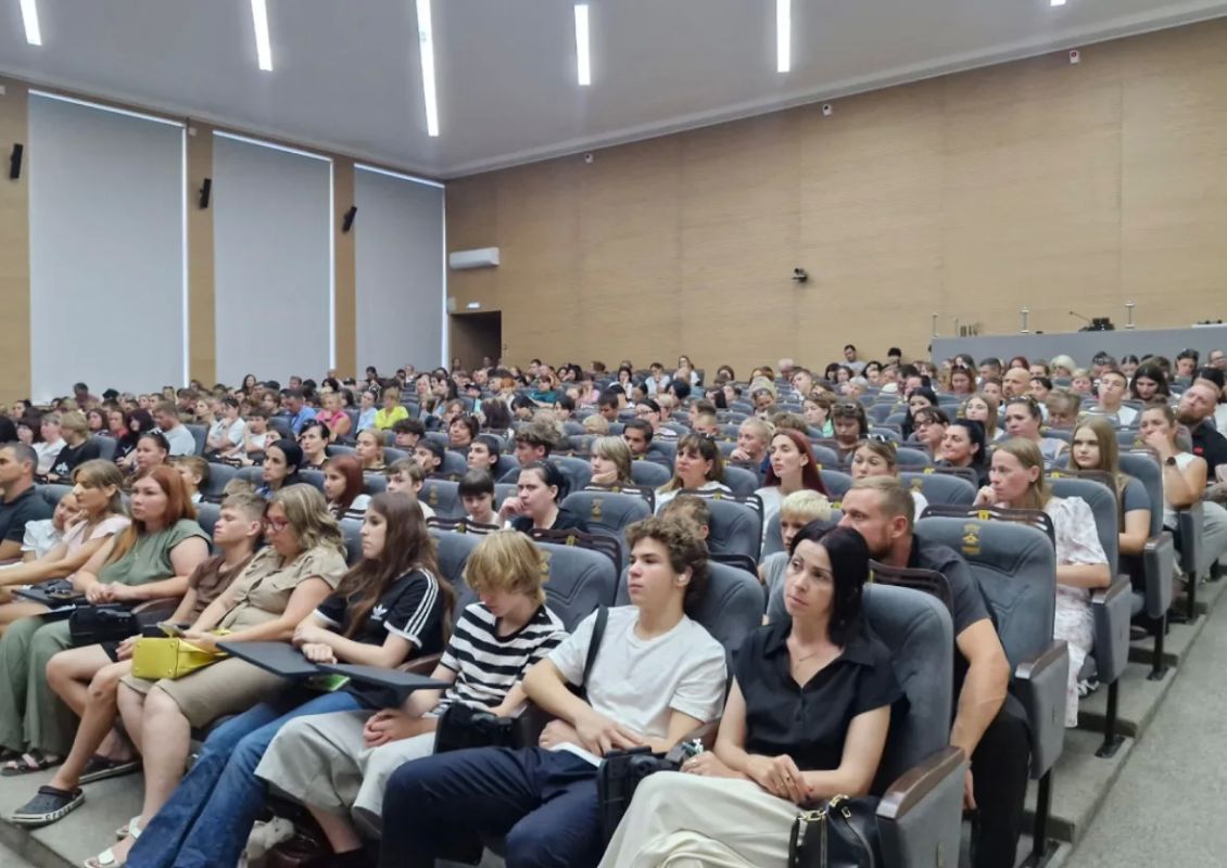 Новороссийские полицейские провели общегородское родительское собрание, посвящённое безопасности несовершеннолетних Новороссийские полицейские провели общегородское родительское собрание, посвящённое безопасности несовершеннолетних