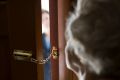 Кто пришёл к пенсионерам: проверяющие на пороге квартиры