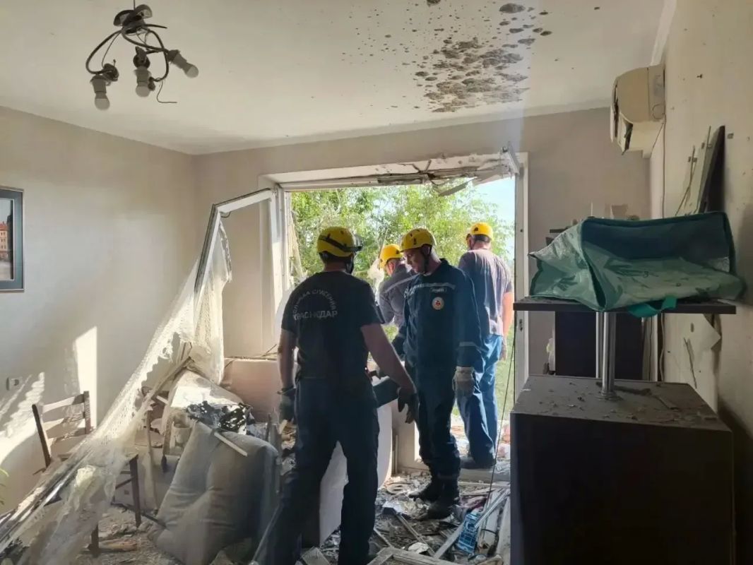 Две женщины госпитализированы после падения обломков БПЛА на пятиэтажку в Краснодаре Две женщины госпитализированы после падения обломков БПЛА на пятиэтажку в Краснодаре