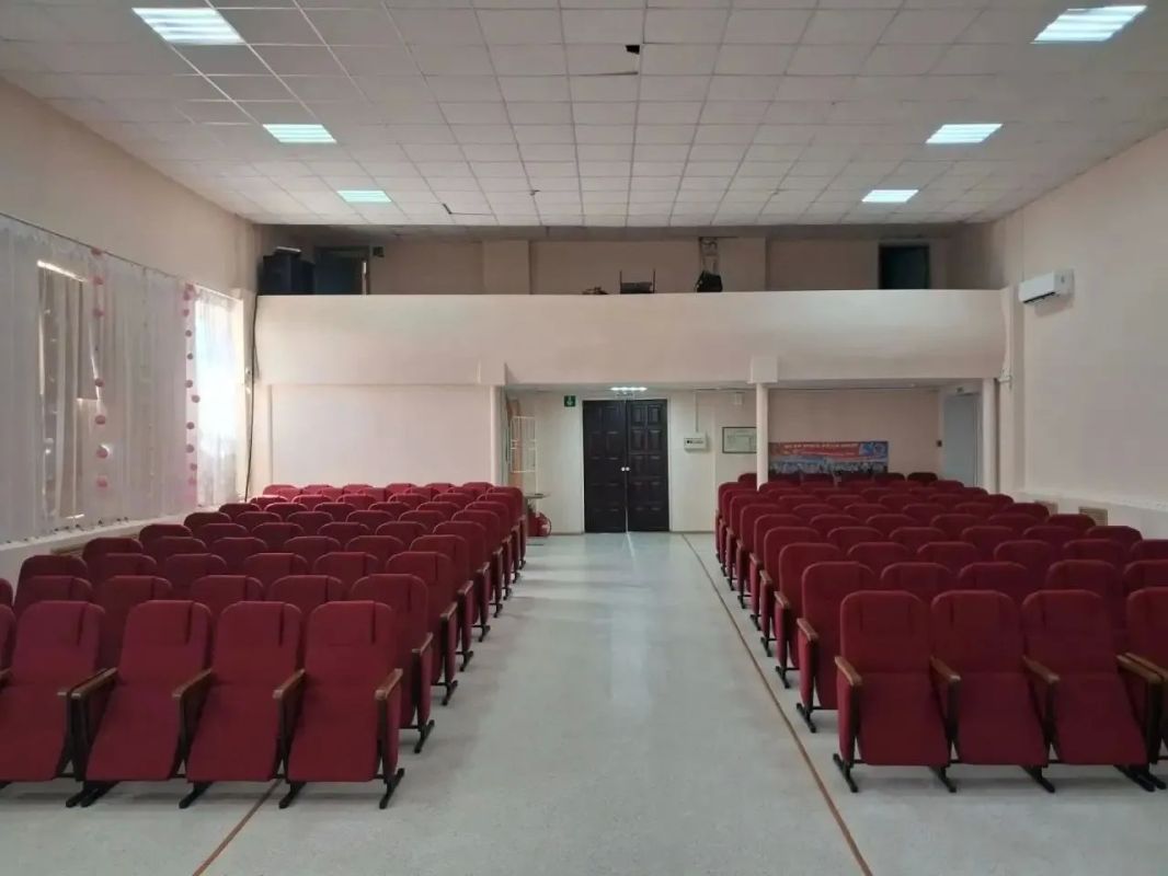 В зрительном зале Дома культуры с. Александровка Ейского района заменили 120 театральных кресел