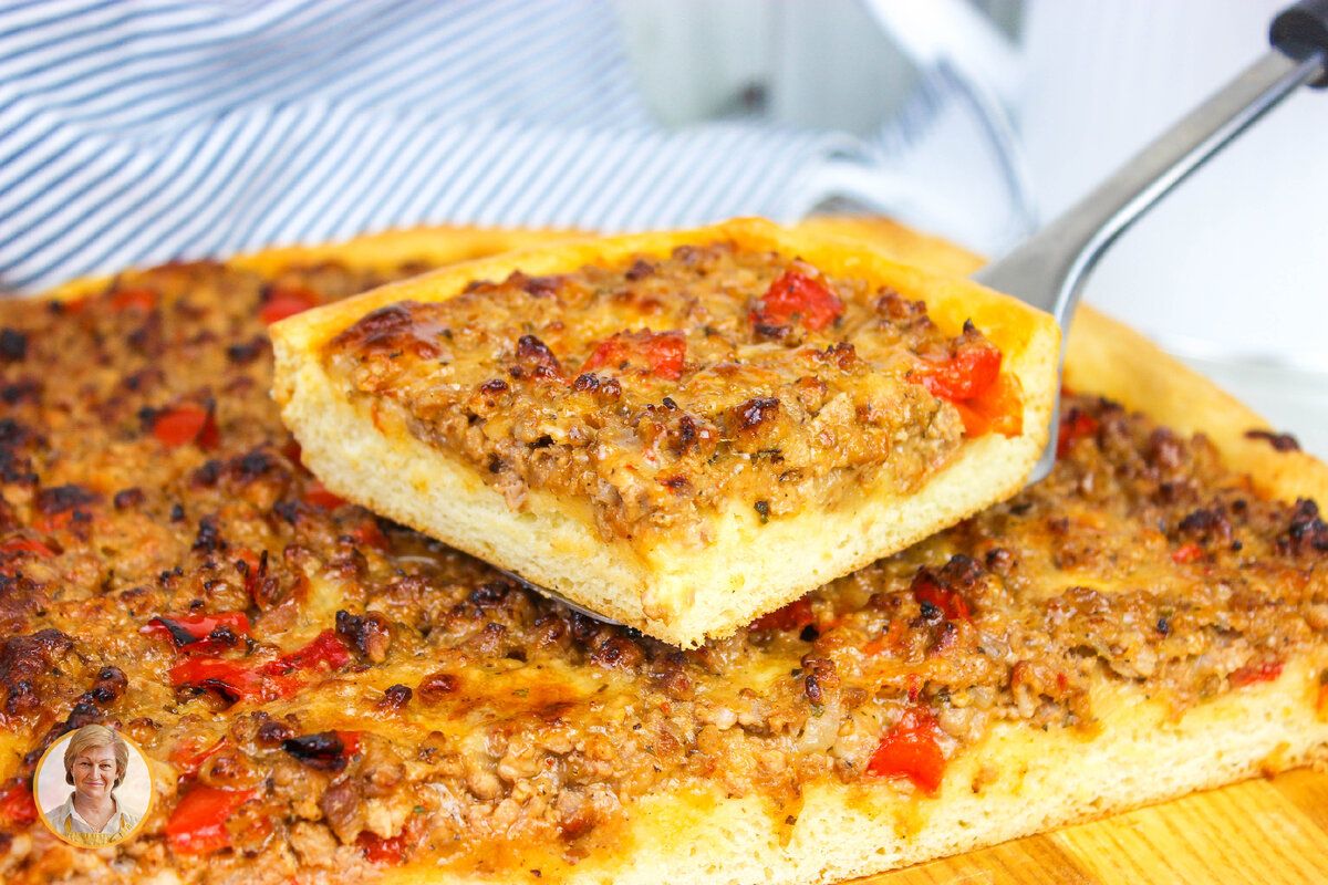 Невероятный открытый пирог с фаршем и сыром: эпоха пиццы в домашней кухне