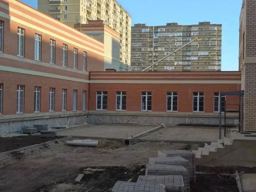 Срок открытия школы на 1550 мест в Краснодаре сдвинулся на ноябрь Срок открытия школы на 1550 мест в Краснодаре сдвинулся на ноябрь