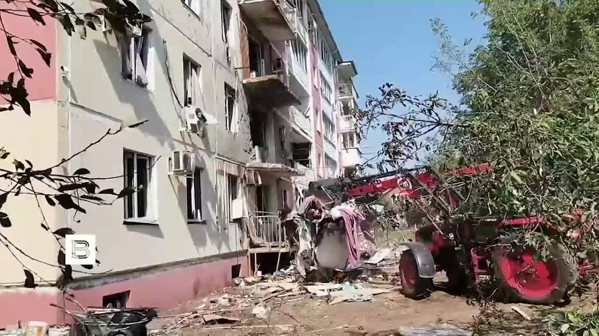 Последствия падения обломков украинского дрона на пятиэтажку в Краснодаре показал региональный оперштаб