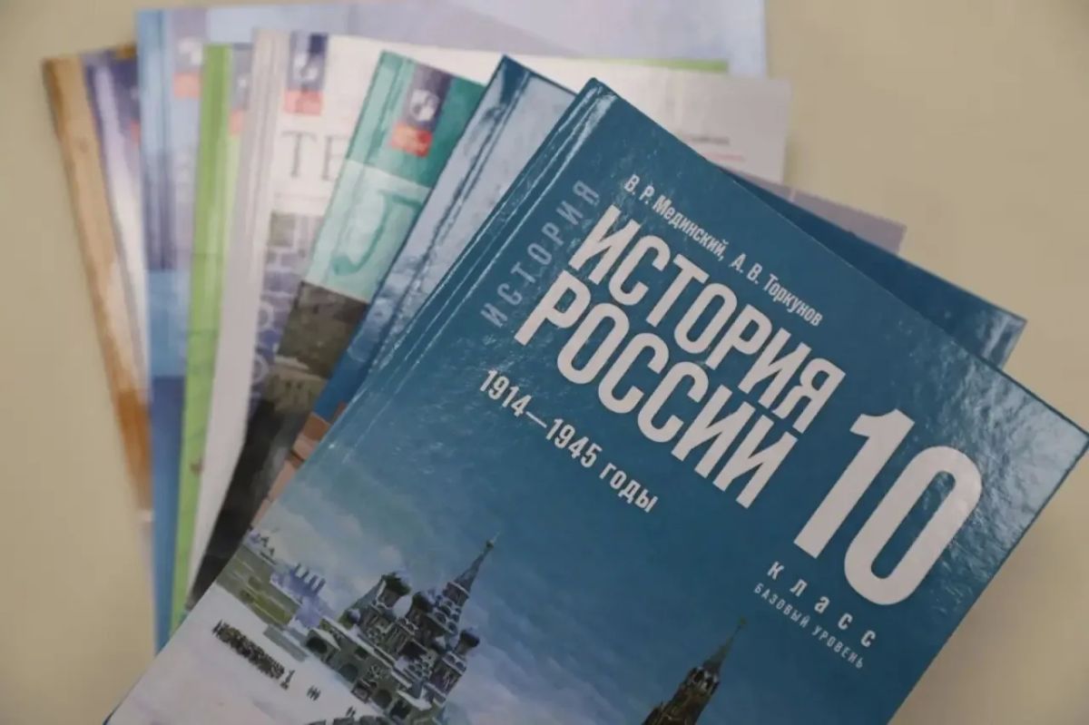 С первого сентября школьники будут изучать предметы по новым государственным учебникам С первого сентября школьники будут изучать предметы по новым государственным учебникам