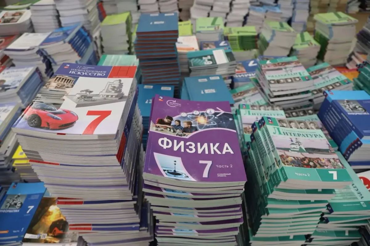 С первого сентября школьники будут изучать предметы по новым государственным учебникам С первого сентября школьники будут изучать предметы по новым государственным учебникам