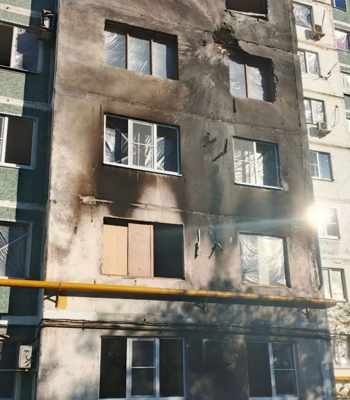 «Живую Кубань» обратились жильцы многоквартирного дома в Новороссийске. Дело в том, что ночью на 12 августа многоэтажка сильно пострадала в результате атаки беспилотников. Ударом дрона на уровне 4-5 этажей частично... «Живую Кубань» обратились жильцы многоквартирного дома в Новороссийске. Дело в том, что ночью на 12 августа многоэтажка сильно пострадала в результате атаки беспилотников. Ударом дрона на уровне 4-5 этажей частично...