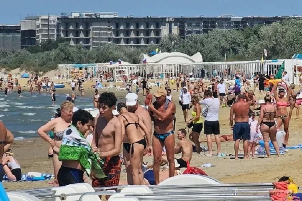 В последние дни лета пляжи переполнены: Что происходит на курортах Краснодарского края в конце августа