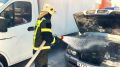 Легковушка вспыхнула на парковке у ТРЦ «Галактика»