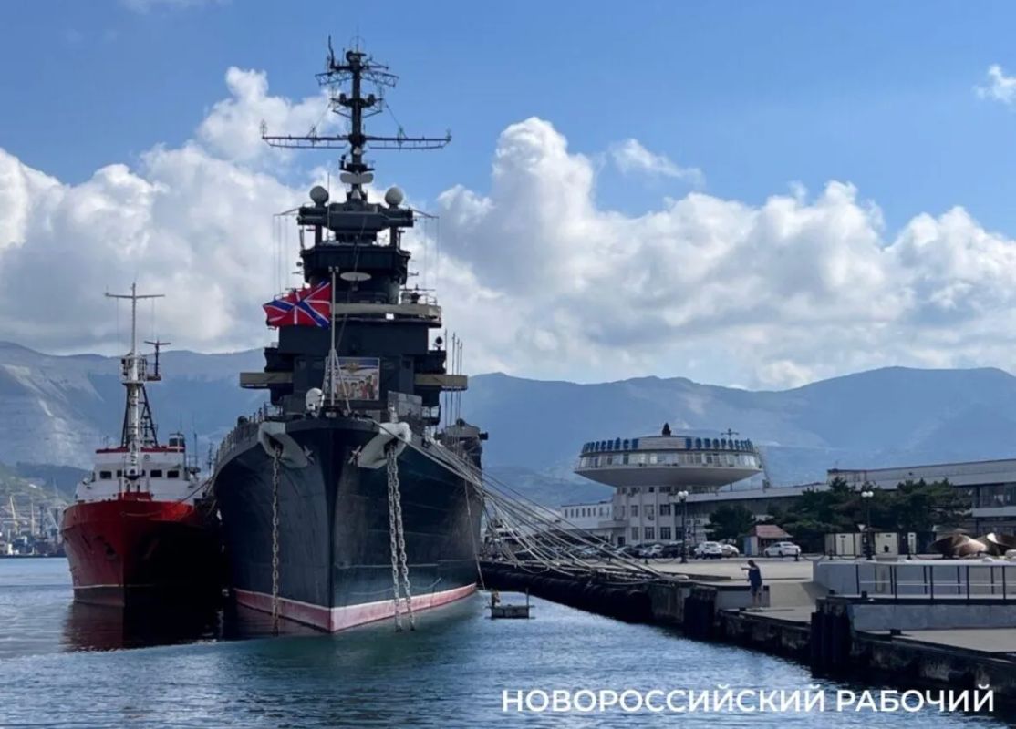 Легендарный крейсер «Михаил Кутузов» 25 лет назад встал в Новороссийске на вечную стоянку