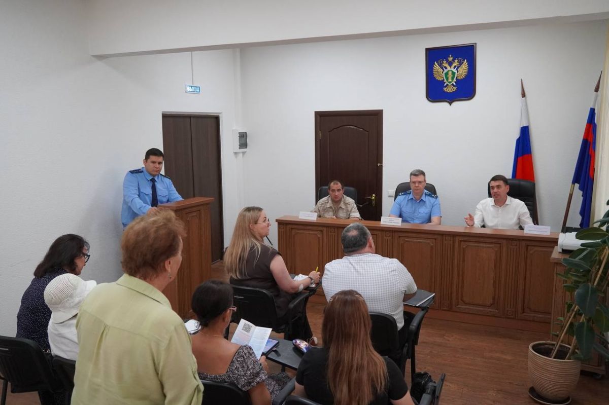 В Крымской межрайонной прокуратуре прошел прием военнослужащих и членов их семей В Крымской межрайонной прокуратуре прошел прием военнослужащих и членов их семей