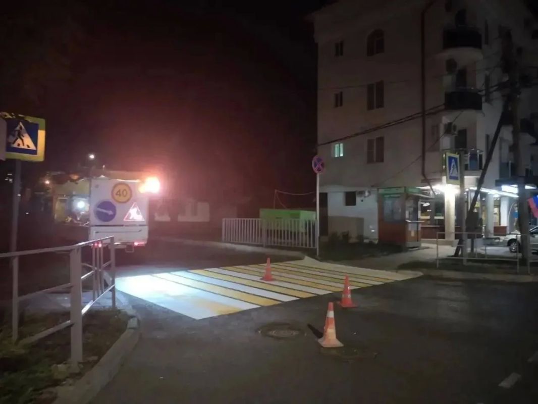 Накануне учебного года в Анапе обновляют дорожную разметку вблизи учебных заведений и на путях подхода к ним Накануне учебного года в Анапе обновляют дорожную разметку вблизи учебных заведений и на путях подхода к ним