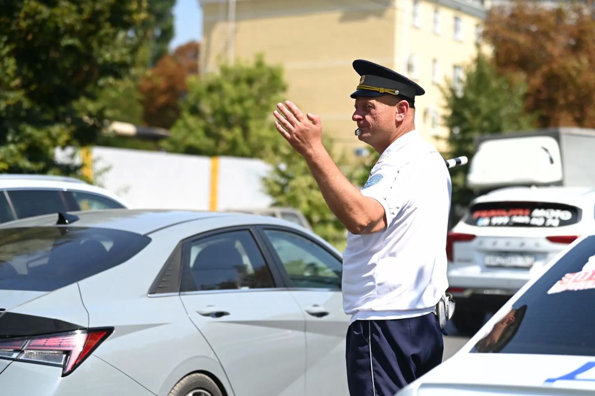 В Краснодаре у городских АЗС, где это необходимо, дежурят сотрудники ДПС