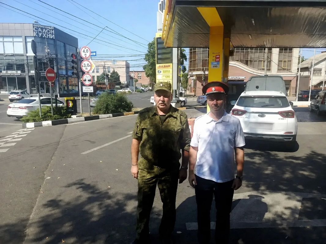 В Краснодаре у городских АЗС, где это необходимо, дежурят сотрудники ДПС В Краснодаре у городских АЗС, где это необходимо, дежурят сотрудники ДПС