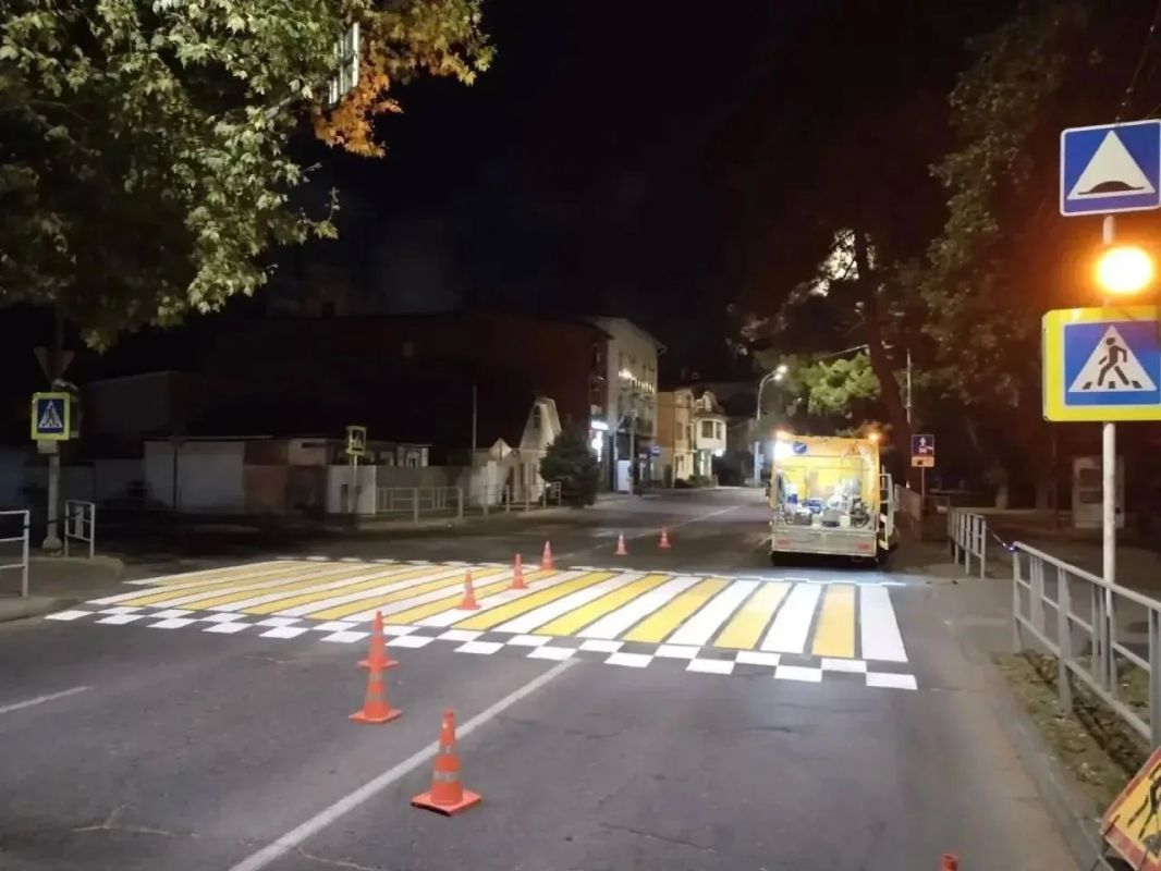Накануне учебного года в Анапе обновляют дорожную разметку вблизи учебных заведений и на путях подхода к ним Накануне учебного года в Анапе обновляют дорожную разметку вблизи учебных заведений и на путях подхода к ним
