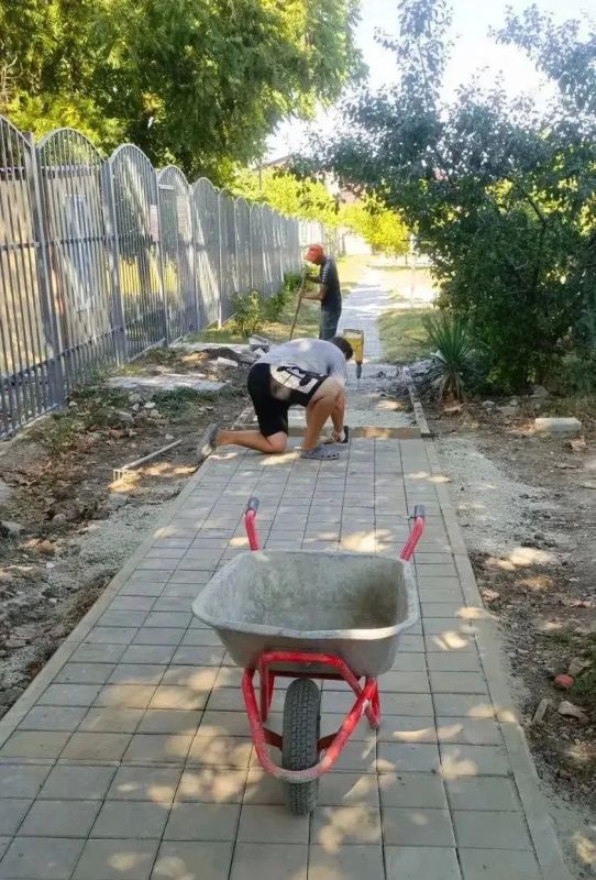 Накануне учебного года в Анапе обновляют дорожную разметку вблизи учебных заведений и на путях подхода к ним Накануне учебного года в Анапе обновляют дорожную разметку вблизи учебных заведений и на путях подхода к ним