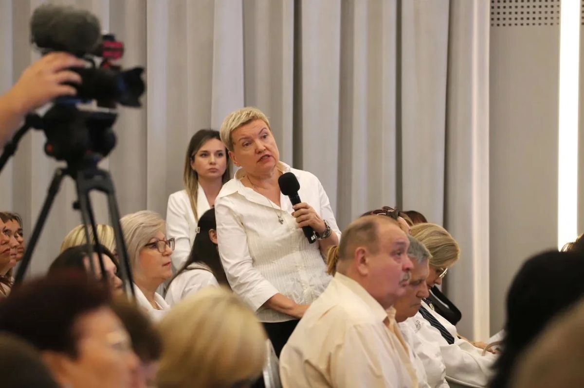Алексей Богодистов: На августовской конференции важно было не только подвести итоги, но и обсудить конкретные вопросы, с которыми педагогам предстоит работать Алексей Богодистов: На августовской конференции важно было не только подвести итоги, но и обсудить конкретные вопросы, с которыми педагогам предстоит работать