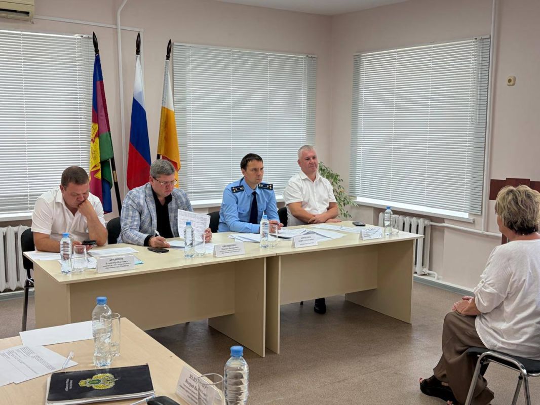 Прокурор г. Краснодара провел выездной прием жителей станицы Елизаветинской Прокурор г. Краснодара провел выездной прием жителей станицы Елизаветинской