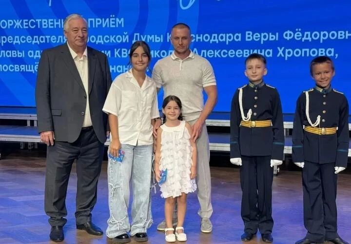 В Межшкольном эстетическом центре Краснодара стало уже традицией провожать лето по-особенному В Межшкольном эстетическом центре Краснодара стало уже традицией провожать лето по-особенному
