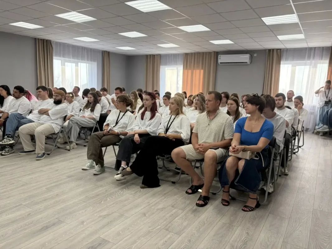 В лагере «Бригантина» стартовал форум «Волна перемен» В лагере «Бригантина» стартовал форум «Волна перемен»