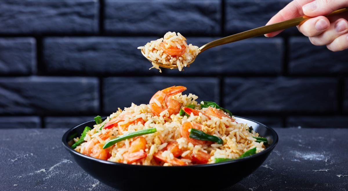 Ловим вкус: как приготовить рис с креветками и не ошибиться