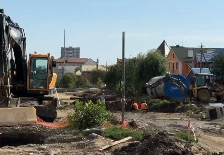 Экскаваторы и перекопанные дороги: жители Музыкального района Краснодара наконец-то получили долгожданный ремонт