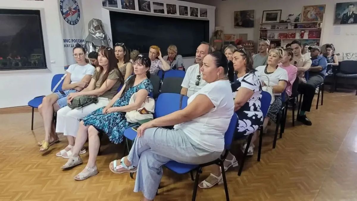Работникам культуры о культуре безопасности: специалисты МЧС России провели занятие по пожарной безопасности с коллективом детской школы искусств №4 Работникам культуры о культуре безопасности: специалисты МЧС России провели занятие по пожарной безопасности с коллективом детской школы искусств №4