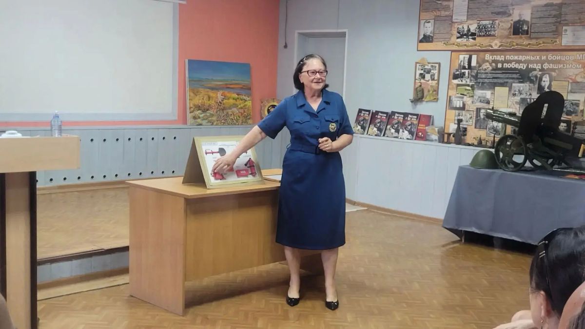 Работникам культуры о культуре безопасности: специалисты МЧС России провели занятие по пожарной безопасности с коллективом детской школы искусств №4 Работникам культуры о культуре безопасности: специалисты МЧС России провели занятие по пожарной безопасности с коллективом детской школы искусств №4