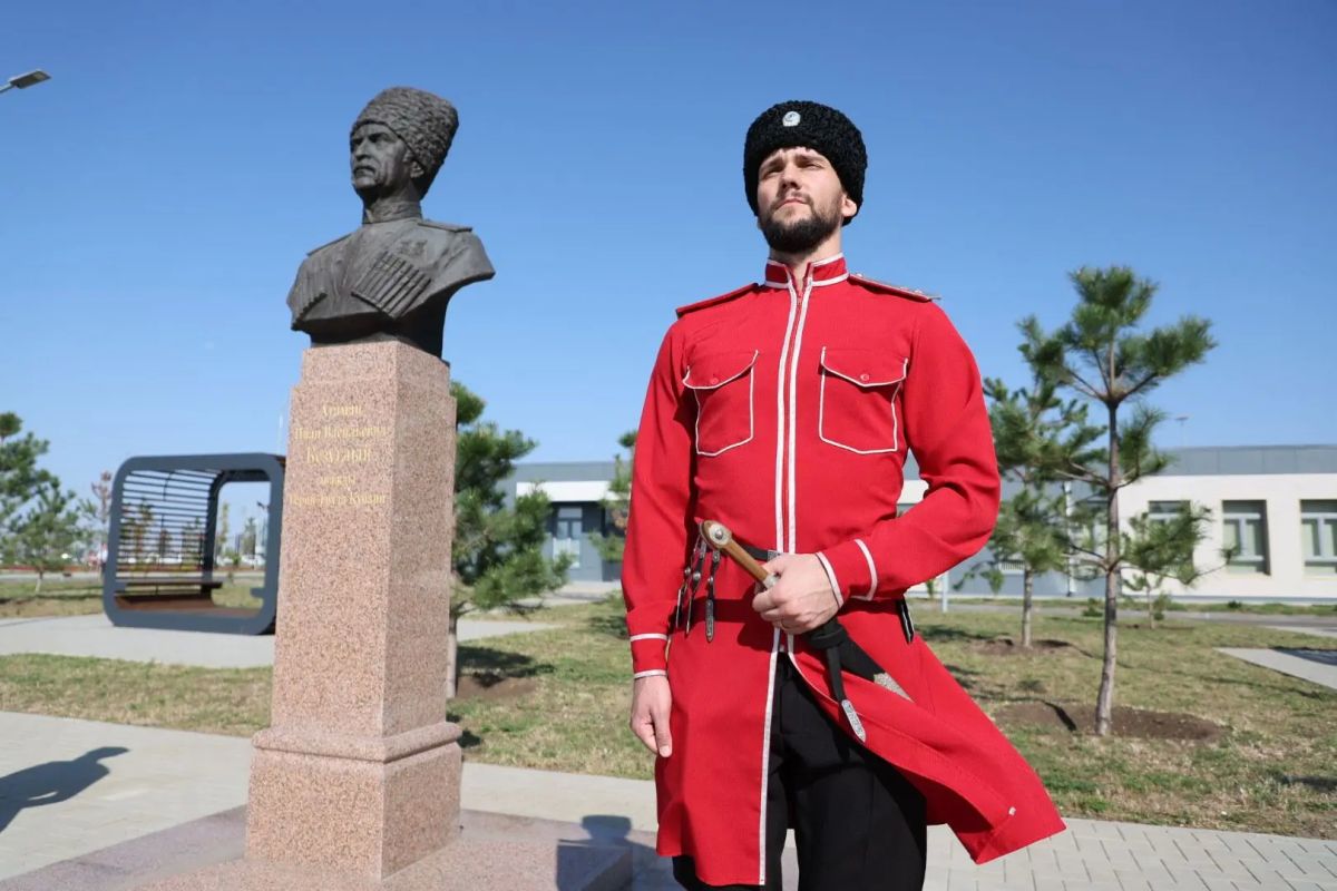 В День знаний Вениамин Кондратьев открыл новый Кубанский казачий кадетский корпус имени Ивана Безуглого В День знаний Вениамин Кондратьев открыл новый Кубанский казачий кадетский корпус имени Ивана Безуглого