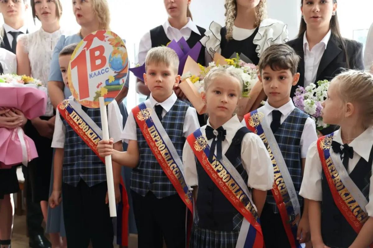 Андрей Харченко: Сегодня вместе с прокурором города Евгением Евгеньевичем Норец и депутатом ЗСК Алексеем Николаевичем Титовым побывал в гимназии №1 — поздравили ребят с Днем знаний Андрей Харченко: Сегодня вместе с прокурором города Евгением Евгеньевичем Норец и депутатом ЗСК Алексеем Николаевичем Титовым побывал в гимназии №1 — поздравили ребят с Днем знаний