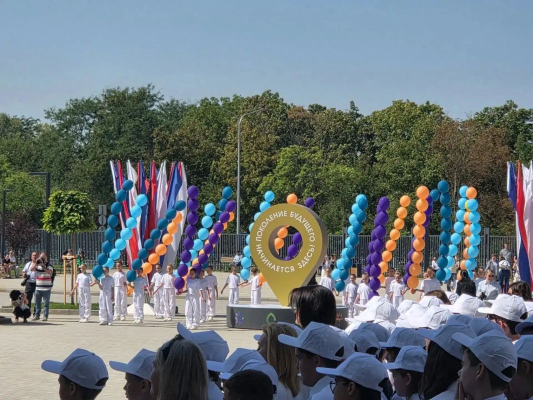 Сегодня, в День знаний, в Краснодаре открылась школа-интернат для одарённых детей «Поколение» — знаковый проект для всего Краснодарского края, реализованный по поручению главы региона Вениамина Кондратьева Сегодня, в День знаний, в Краснодаре открылась школа-интернат для одарённых детей «Поколение» — знаковый проект для всего Краснодарского края, реализованный по поручению главы региона Вениамина Кондратьева