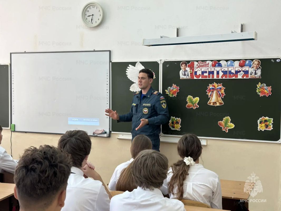 В День знаний — о безопасности: МЧС России провели занятия в школах Краснодарского края В День знаний — о безопасности: МЧС России провели занятия в школах Краснодарского края