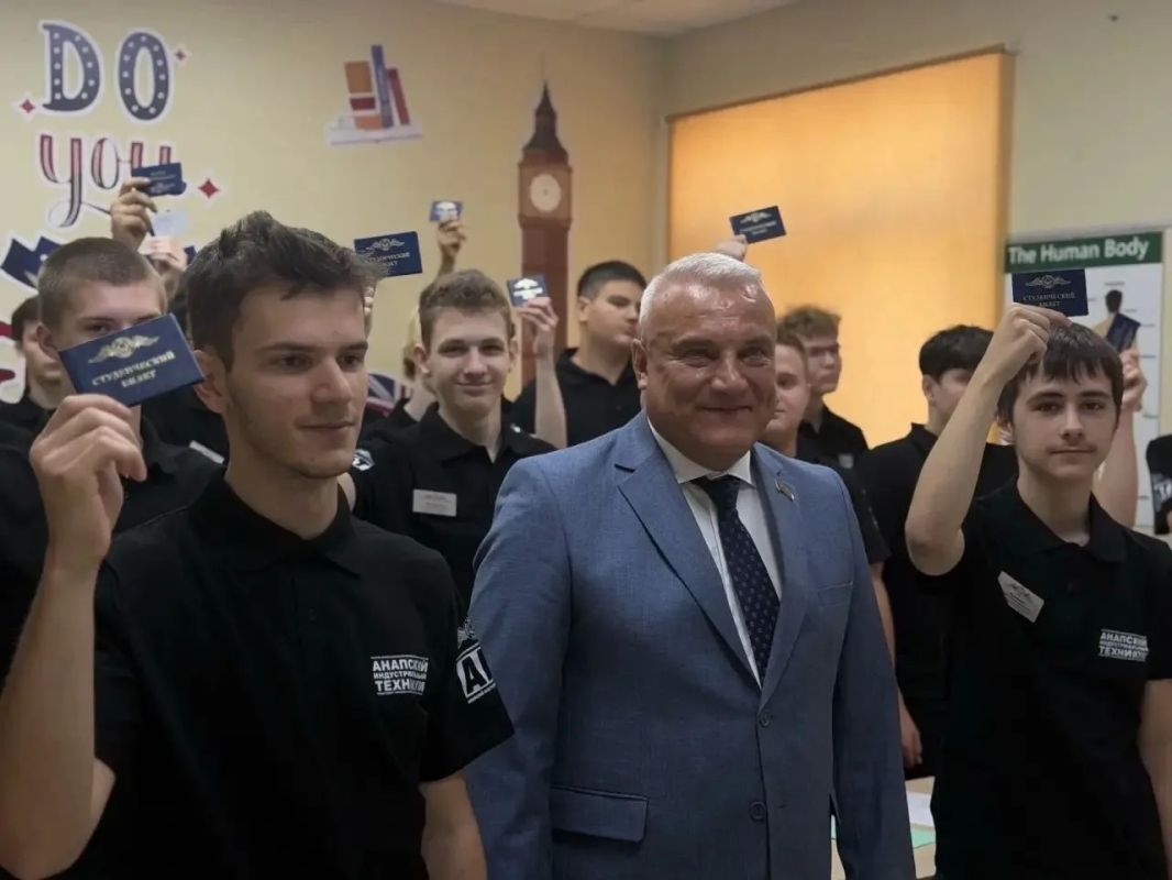 В Анапском индустриальном техникуме открыли новый учебный корпус В Анапском индустриальном техникуме открыли новый учебный корпус