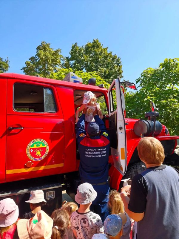 Сегодня личный состав пожарной части № 2 Белореченского района провел познавательное мероприятие для воспитанников детского сада села Великовечного Сегодня личный состав пожарной части № 2 Белореченского района провел познавательное мероприятие для воспитанников детского сада села Великовечного