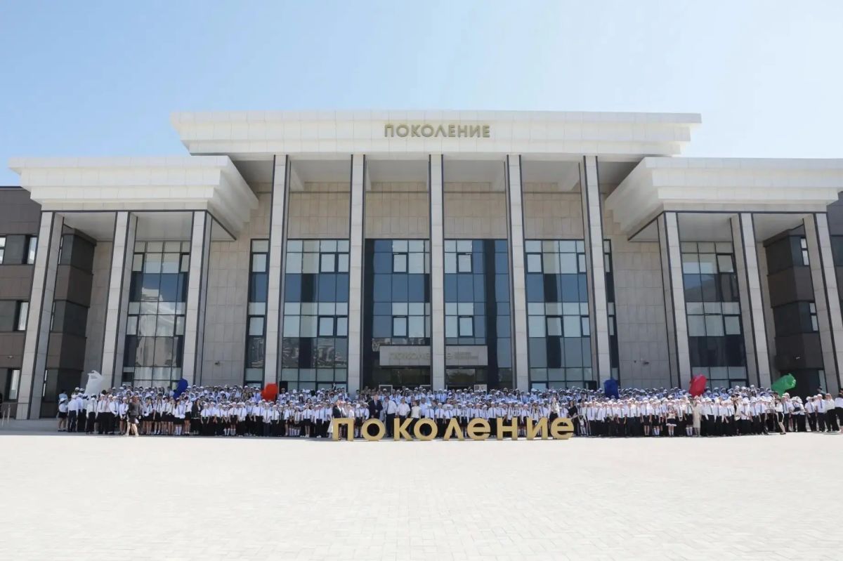 Вениамин Кондратьев в День знаний приветствовал первых учеников школы для одаренных детей «Поколение» Вениамин Кондратьев в День знаний приветствовал первых учеников школы для одаренных детей «Поколение»