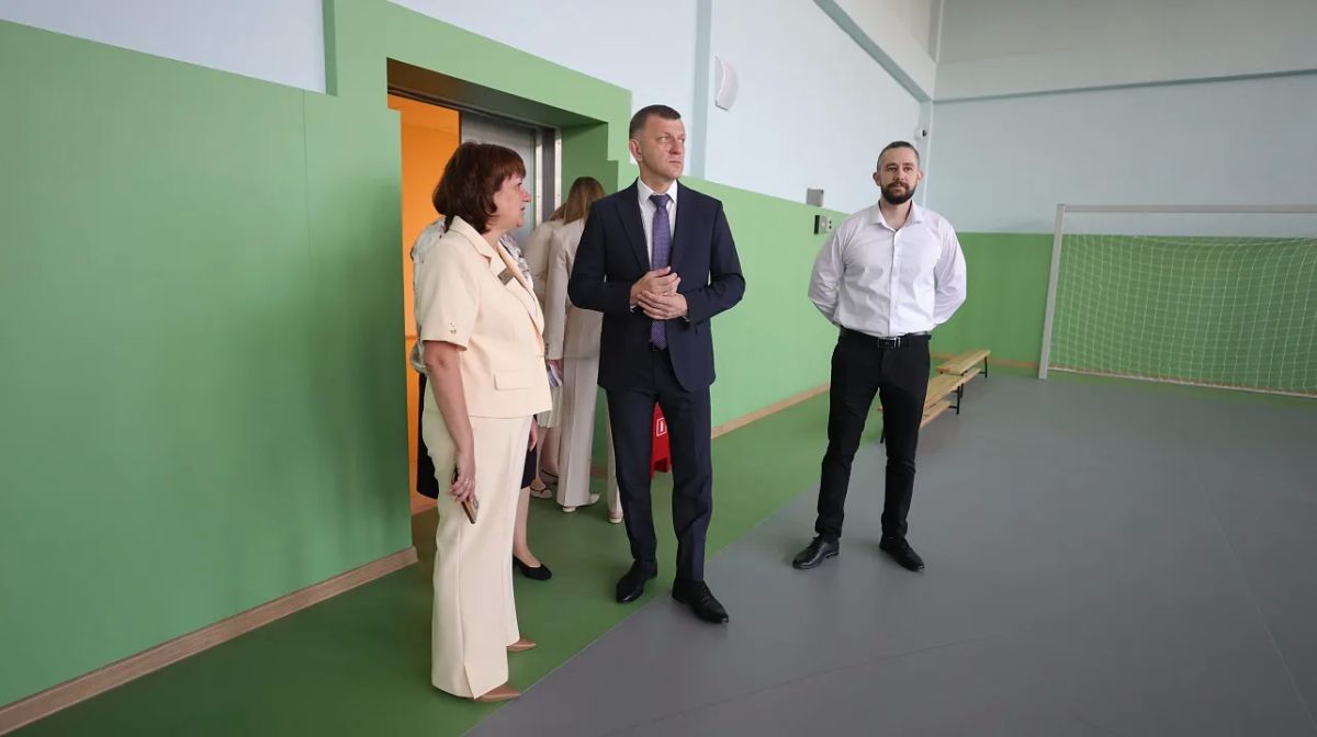 В посёлке Берёзовом на улице Профессора Малигонова в День знаний открылась новая школа на 1550 мест В посёлке Берёзовом на улице Профессора Малигонова в День знаний открылась новая школа на 1550 мест