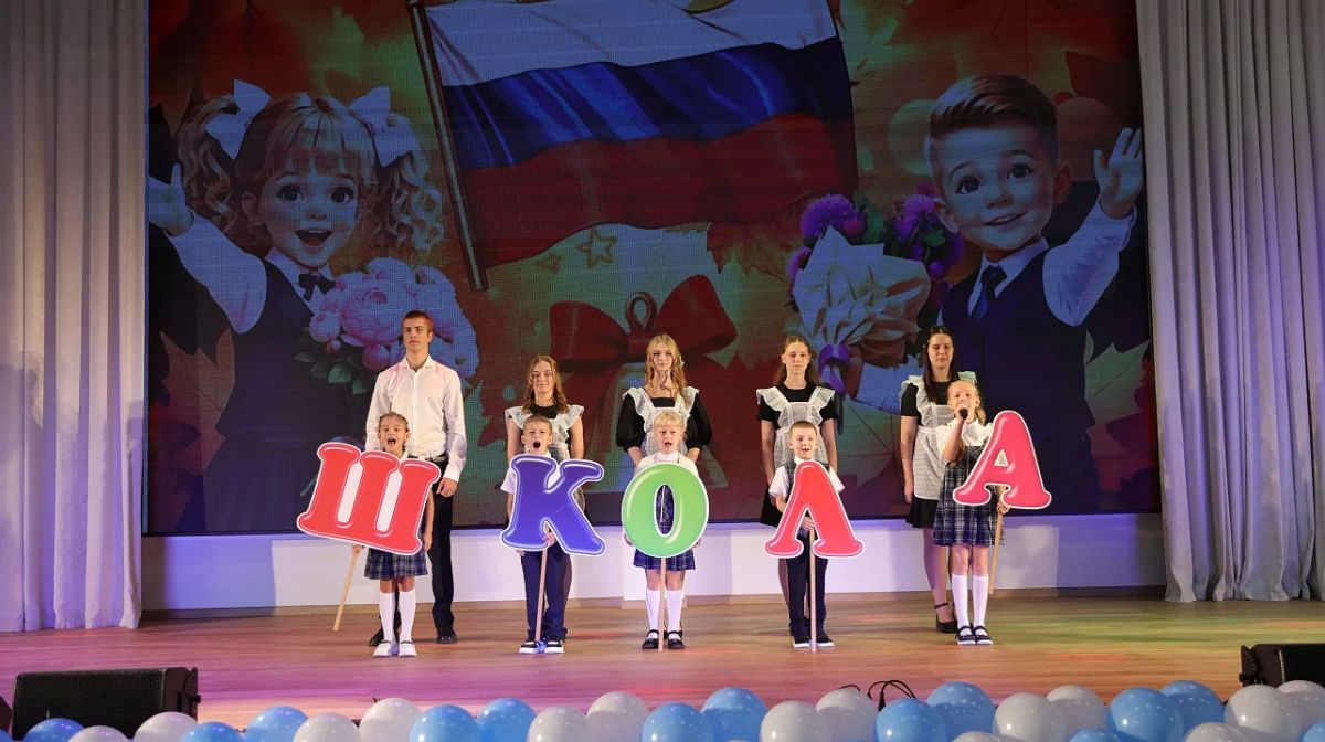 В посёлке Берёзовом на улице Профессора Малигонова в День знаний открылась новая школа на 1550 мест В посёлке Берёзовом на улице Профессора Малигонова в День знаний открылась новая школа на 1550 мест