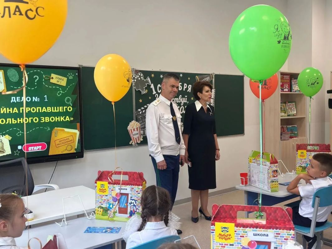 Прокурор Краснодарского края Виктор Винецкий принял участие в торжественной линейке гимназии №9 им. Н.Островского, приуроченной ко Дню знаний. Почетными гостями мероприятия также стали заместитель начальника ГУ МВД России по... Прокурор Краснодарского края Виктор Винецкий принял участие в торжественной линейке гимназии №9 им. Н.Островского, приуроченной ко Дню знаний. Почетными гостями мероприятия также стали заместитель начальника ГУ МВД России по...