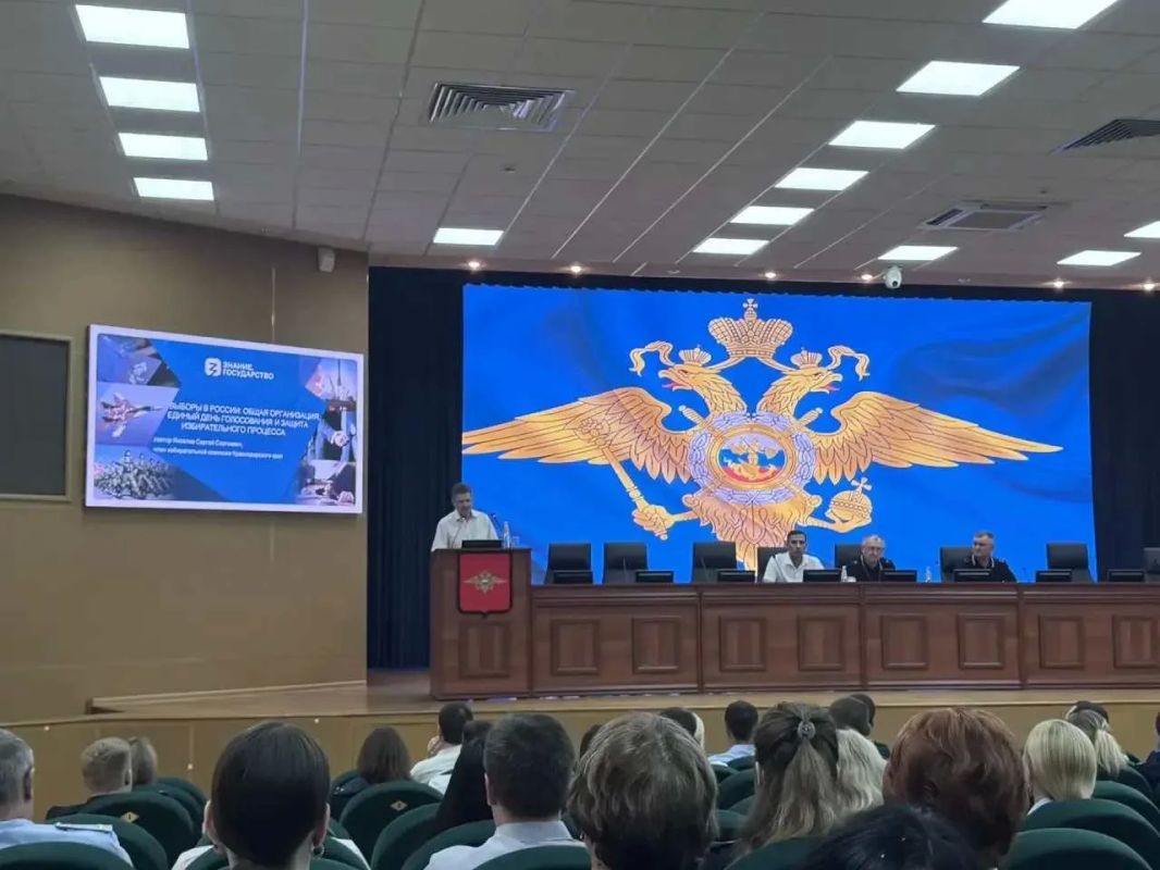 Под руководством члена избирательной комиссии Краснодарского края Романа Марченко региональный филиал Российского общества «Знание» продолжает просветительскую работу, направленную на повышение правовой и политической... Под руководством члена избирательной комиссии Краснодарского края Романа Марченко региональный филиал Российского общества «Знание» продолжает просветительскую работу, направленную на повышение правовой и политической...