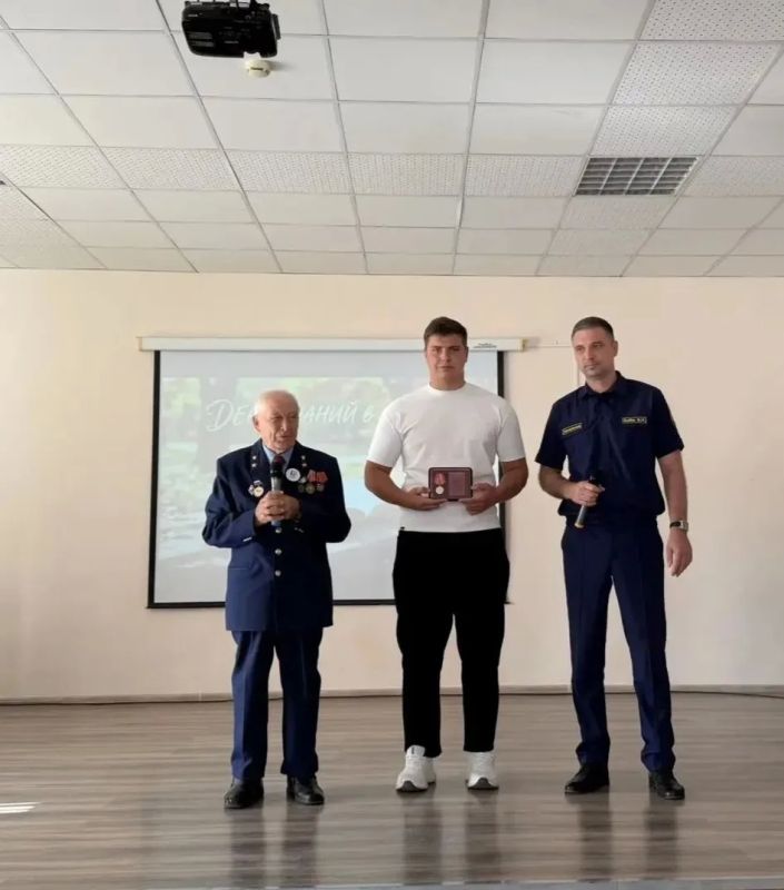 СТУДЕНТА ИЗ АРМАВИРА ОТМЕТИЛИ НАГРАДОЙ «ЗА СПАСЕНИЕ ЖИЗНИ» СТУДЕНТА ИЗ АРМАВИРА ОТМЕТИЛИ НАГРАДОЙ «ЗА СПАСЕНИЕ ЖИЗНИ»